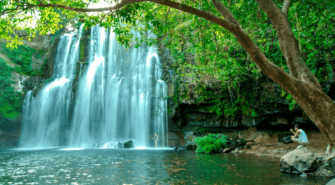 Llanos del Cortes waterfall hiking